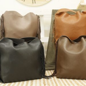 Bolso en suave poli piel de 1ª calidad con adorno flecos,ref6154