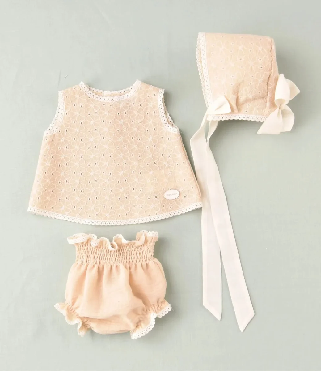 Conjunto vestido y capota beige recién nacido | Cocote by Charanga - Imagen 2