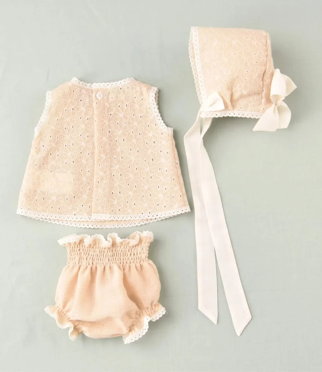 Conjunto vestido y capota beige recién nacido | Cocote by Charanga - Imagen 3