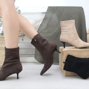Botin en suave antelina con tacón bajo fino de 6cm,ref985