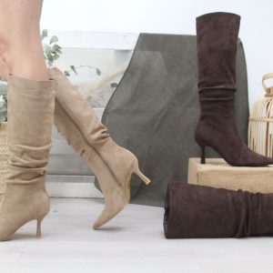 Bota en suave antelina con cremallera interior