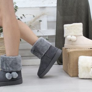 Bota australiana en suave antelina con pompom