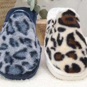 Zapatilla casa Nellakis con piso eva rayado en animal print,ref394
