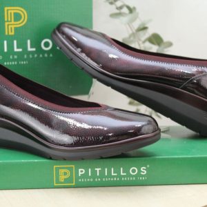 Sabrina Pitillos toda en piel charol con cuña ligera,ref10732