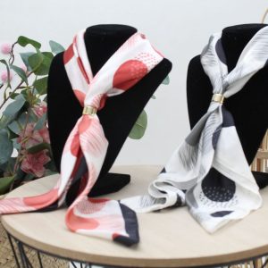 Pañuelo cuello de tacto suave con adrno metalizado,ref3