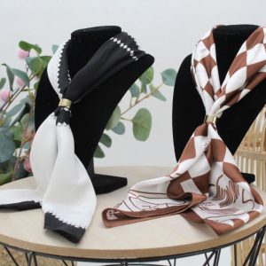 Pañuelo cuello en suave tejido con adorno metalizado,ref6