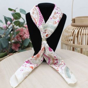 Pañuelo cuello con flores estamadas,ref10