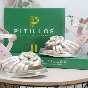 Sandalia Pitillos toda en piel con adorno flor, ref11220