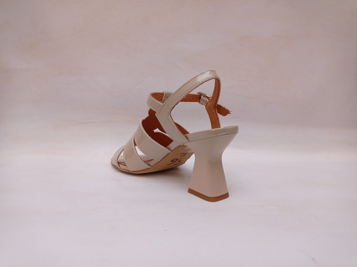 Sandalias de tiras en piel charol Too by Virus color piedra - Imagen 3