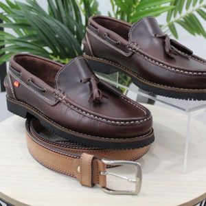 Mocasin todo en piel con adorno Borlas,ref218