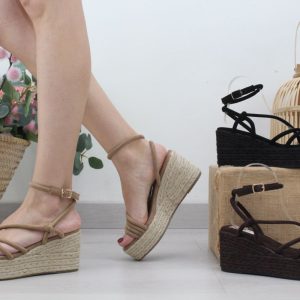 Sandalia en suave antelina con adorno nudos,ref1026