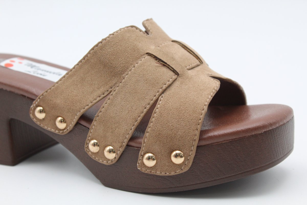 Zueco en suave antelina con adorno de tachas,ref1195 - Imagen 5