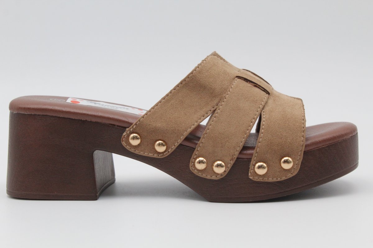 Zueco en suave antelina con adorno de tachas,ref1195 - Imagen 4