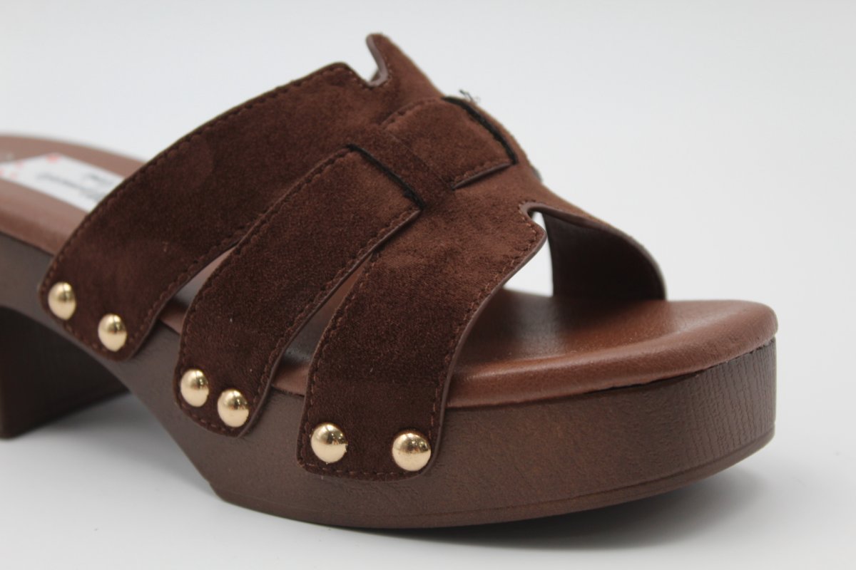 Zueco en suave antelina con adorno de tachas,ref1195 - Imagen 6