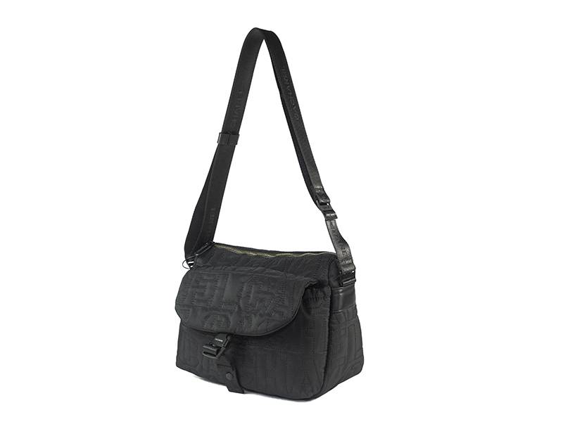 Bolso CACHAREL · Bandolera Mediana Nylon · Color Negro - Imagen 4