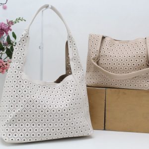 Bolso en suave poli piel picadita con neceser interior y cierre clip,ref68075