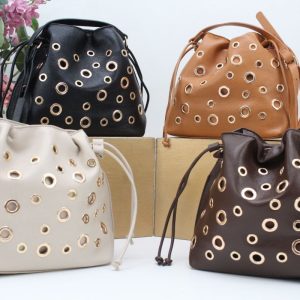 Bandolera en suave poli piel con arandelas,ref68075