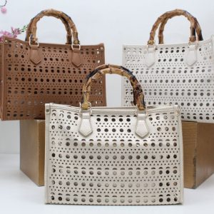Bolso en suave poli piel con neceser interior,ref6167