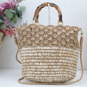 Cesta-Bandolera en rafia con asa imitación bambú,ref3487