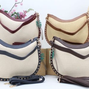 Bandolera en rafia con bordes de polipiel y tachas,ref28973