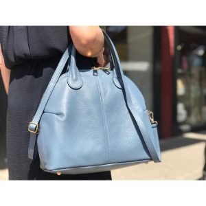 Bolso de Mano en Piel Italiana con Diseño de Medialuna y Gran Calidad para Mujer