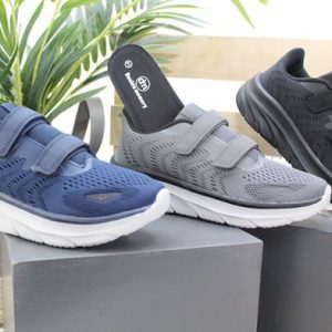 Deportiva con plantilla memory,muy ligera y cierre velcro,ref7658/1