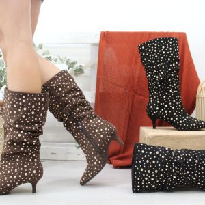 Espectacular bota en suave antelina con multi tachas,¡¡Top ventas!!, ref7543