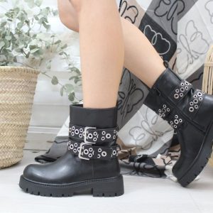 Botin estilo motero en suave poli piel con hebillas con arandelas,ref146