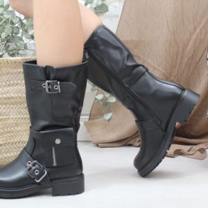 Bota estilo militar con adorno bolsillo lateral