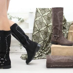 Bota plana estilo motera con adorno tachas y aplique metalizado,ref9262