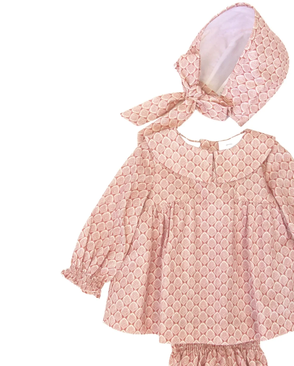 Conjunto vestido. braguita y capota de bebé rosa Cocote & Charanga - Imagen 4