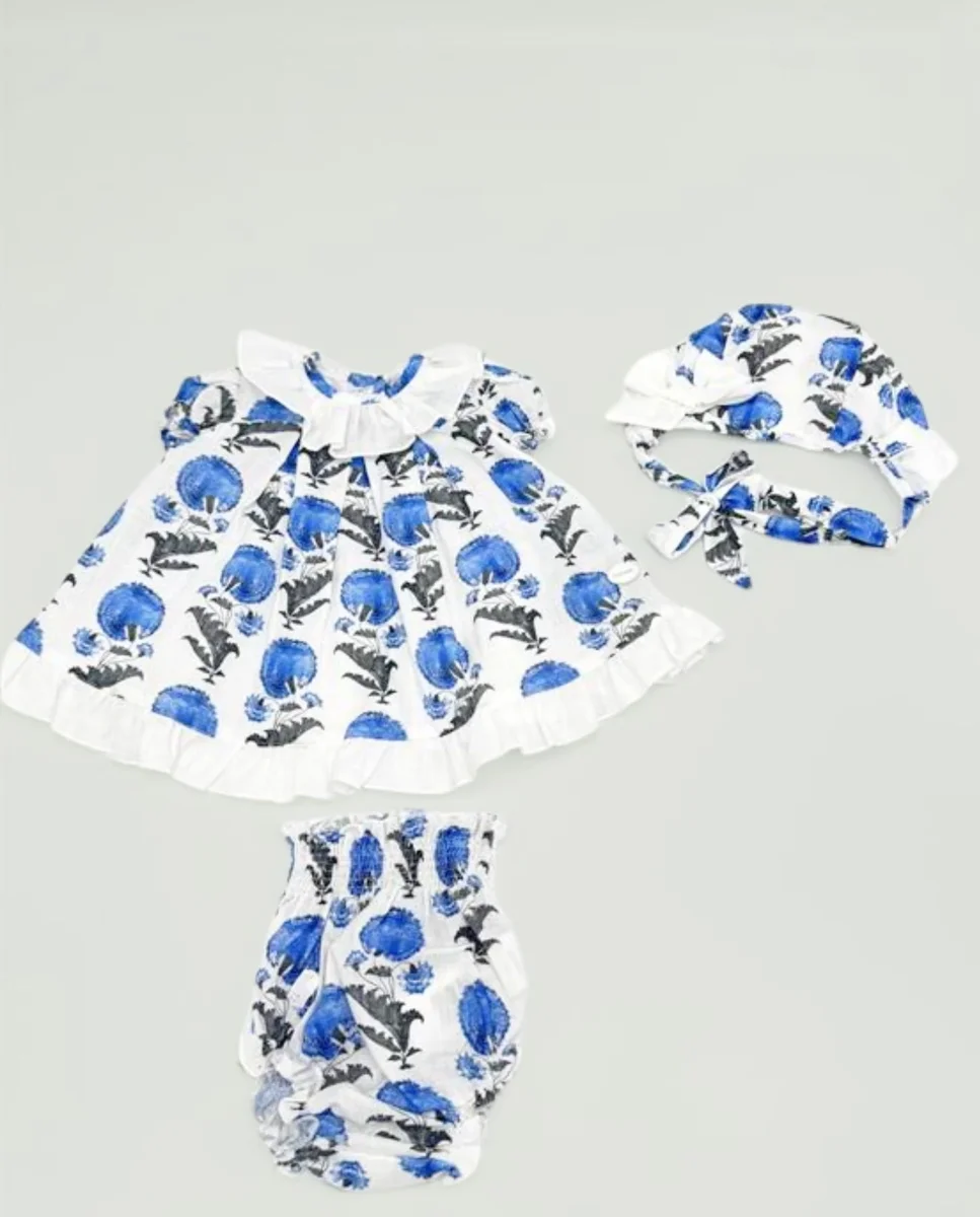 Conjunto vestido braguita y capota de flores azul bebé | Cocote by Charanga