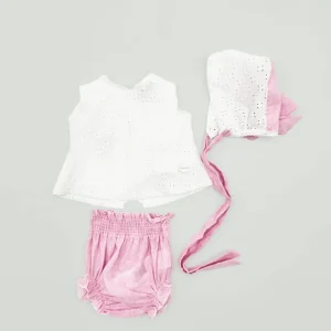 Conjunto vestido. braguita y capota bordado rosa recién nacida | Cocote by Charanga
