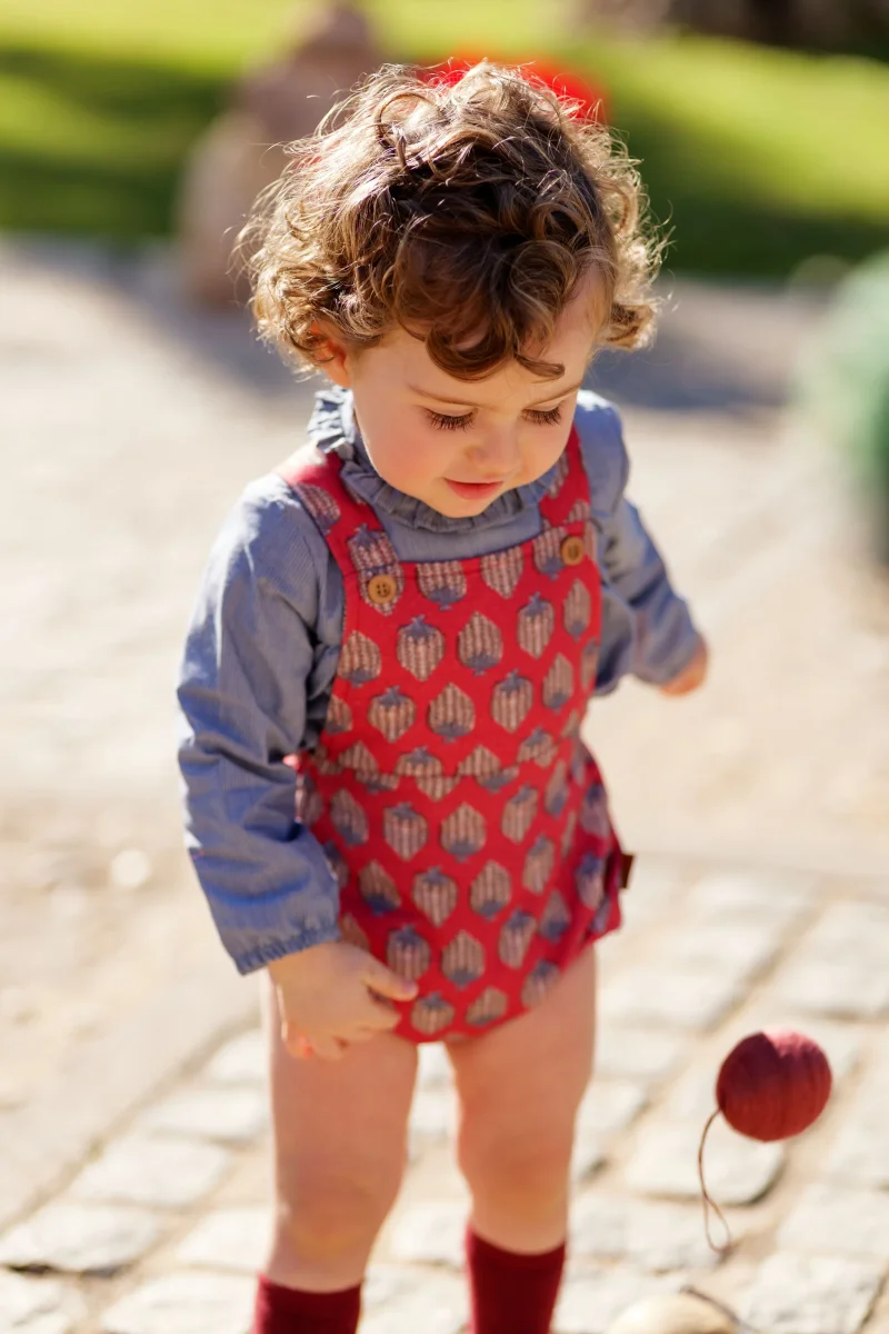 Blusa bebé de manga larga con volante cuello en azul | Colección Cocote x Charanga - Imagen 4