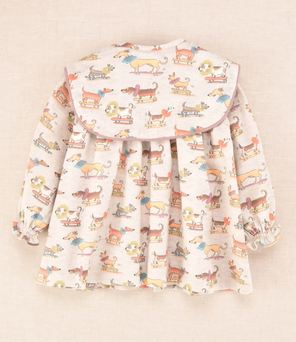 Vestido bebé beige estampado perritos con cuello volante | Colección Cocote x Charanga - Imagen 3