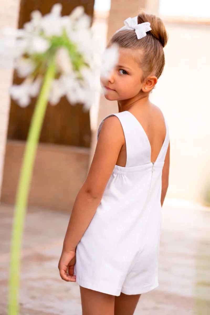 Peto corto niña blanco de lino | Cocote by Charanga - Imagen 4