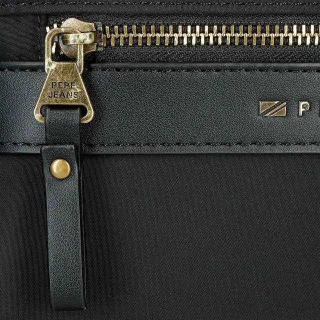 Neceser Pepe Jeans · Tamaño Grande · Doble compartimento · Color Negro - Imagen 8
