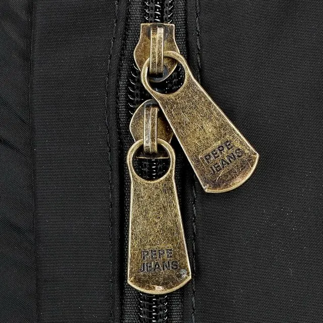 Neceser Pepe Jeans · Tamaño Grande · Doble compartimento · Color Negro - Imagen 9