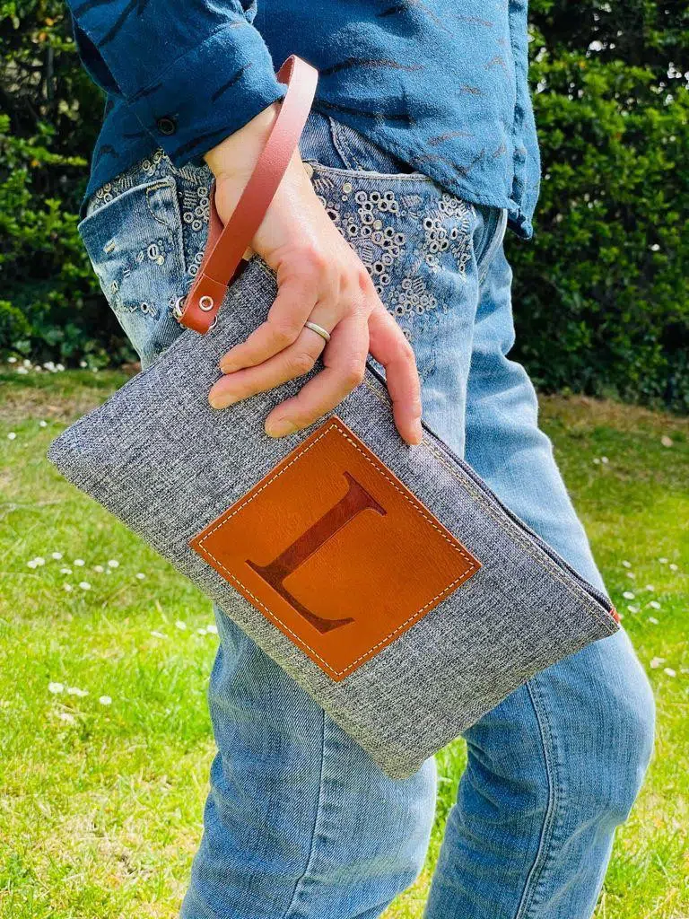 Bolso de mano Piel y Yute para mujer con inicial y cremallera - Imagen 4
