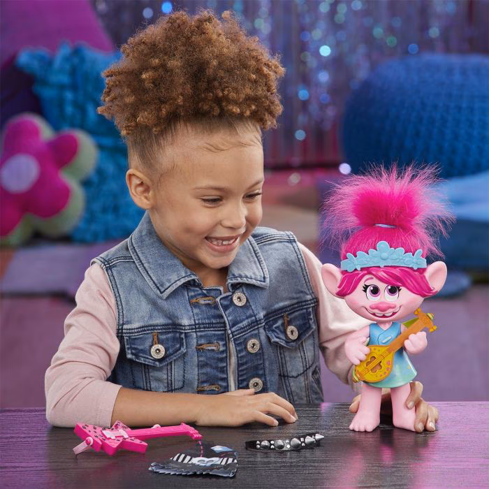 HASBRO – Muñeca Trolls World Tour – Poppy Rock 32cm E9411 Muñeca Musical 2 Vestidos Regalo Niña 🎁 - Imagen 5