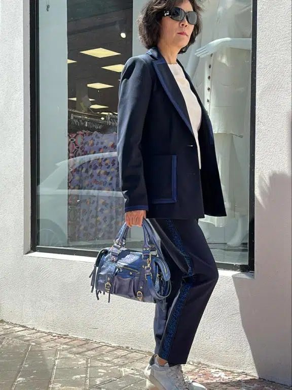 Bolso de Mano en Piel Italiana de Mujer con Efecto Brillante y Bolsillo Frontal - Imagen 2