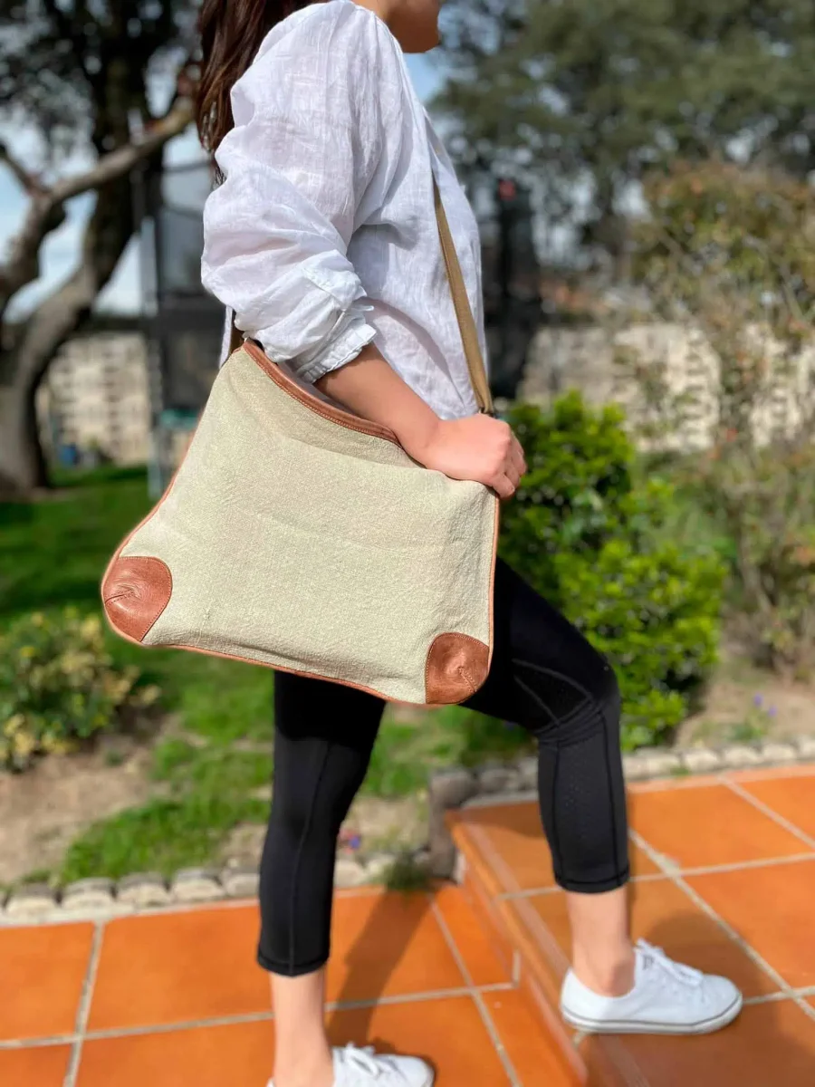 Bolso bandolera de yute natural y piel - Imagen 3