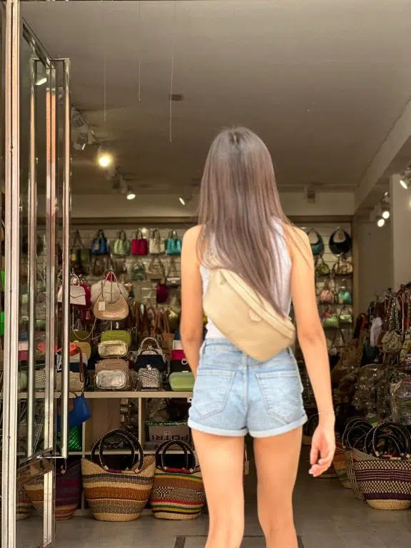 Riñonera de Piel Italiana para Mujer con Bolsillo Trasero y Asa de Mano - Imagen 3