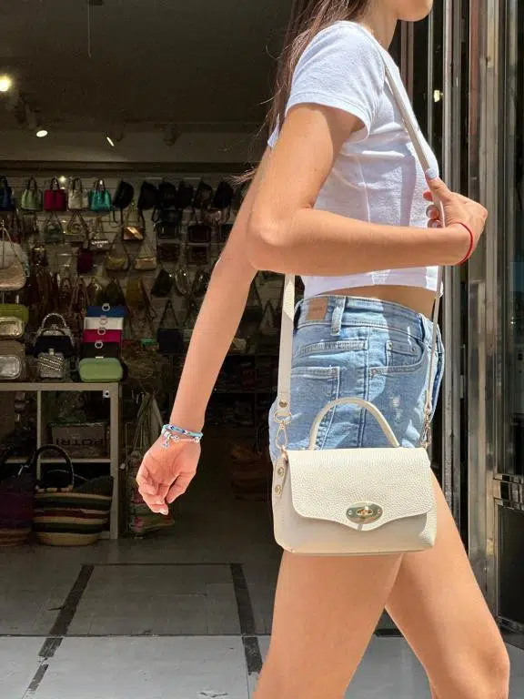 Bolso de Mano Compacto en Piel Italiana con Solapa y Bolsillo Interior para Mujer - Imagen 2