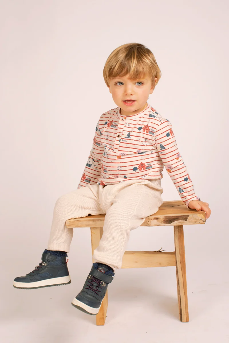 Pantalón de bebé niño en punto waffle color crudo