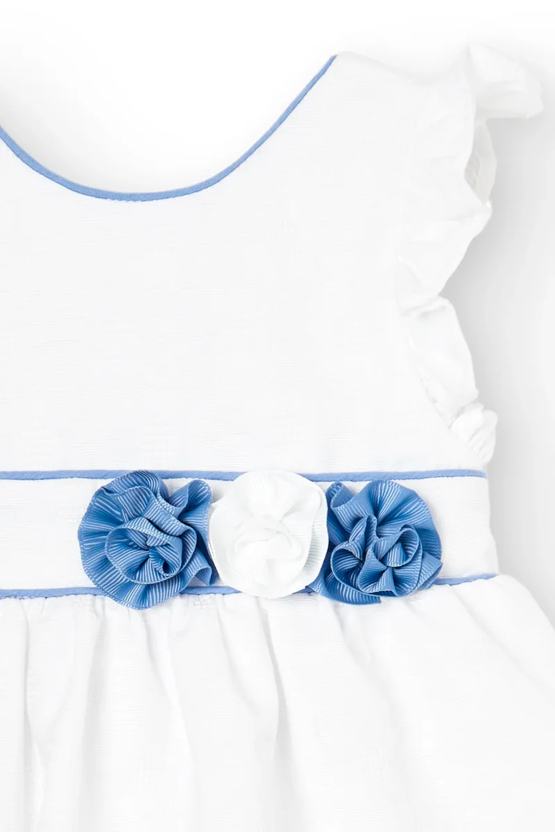 Vestido de bebé blanco con flores azules - Imagen 4