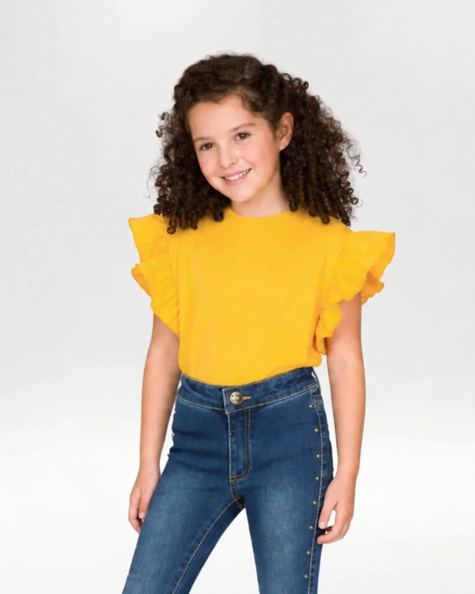 Camiseta niña mostaza manga corta con volantes