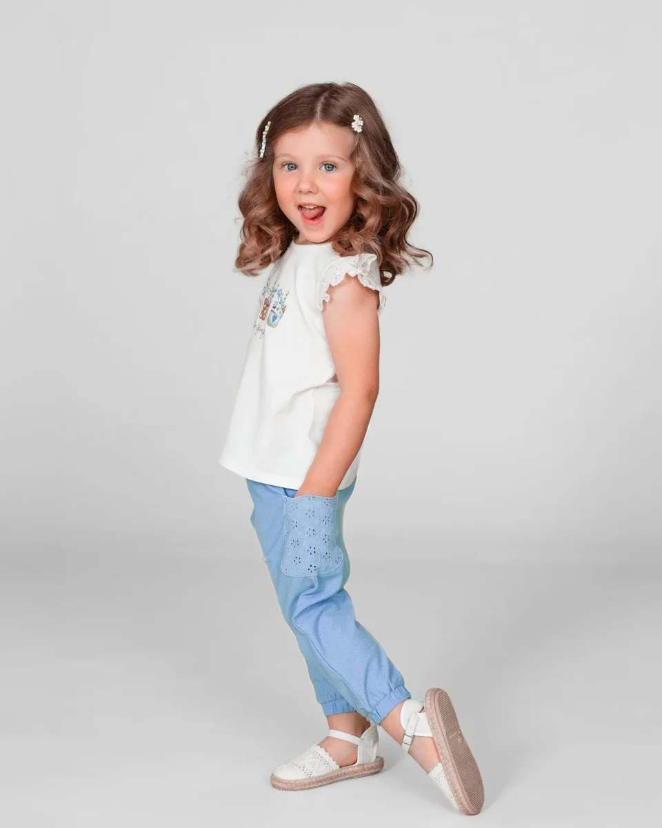 Pantalón bebé niña azul con detalle bordado - Imagen 2