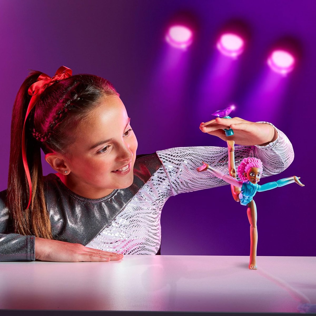 MOOSE TOYS – Muñeca Magic Balance Gymnast Amy Moose Toys con Anillo Magnético - Imagen 5