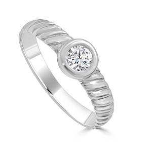 Anillo gallonado solitario 0.30cts